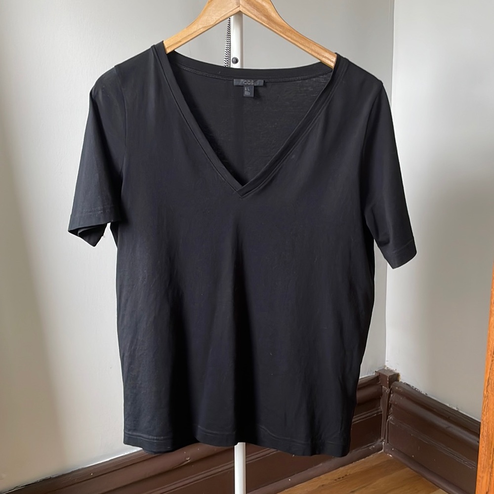 COS Black Short Sleeve V neck Tee